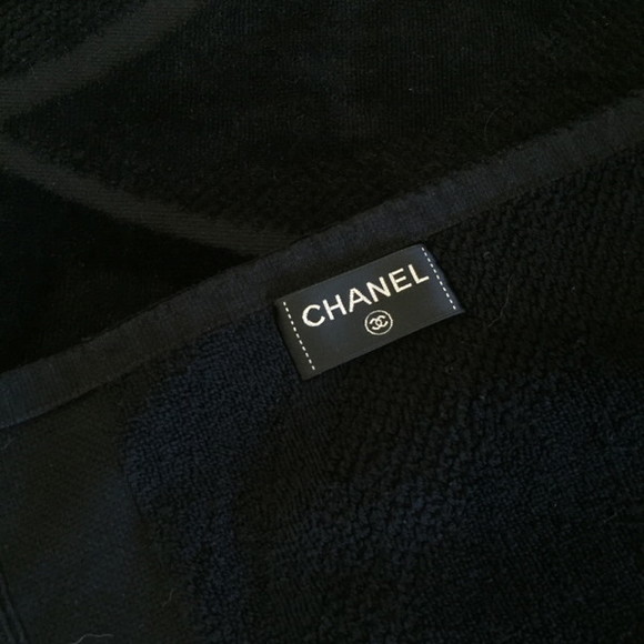 Chanel Camellia Blanket Large Towel Black - Picture 3 of 5